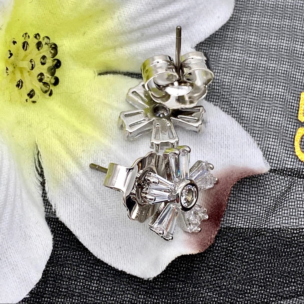 NWT Kenneth Jay Lane Baguette Flower Earrings - Picture 12 of 14